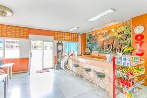 OYO 1161 Sathorn Mansion