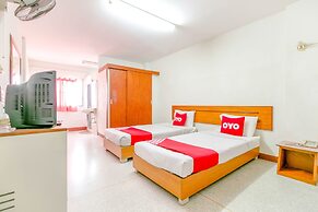 OYO 1161 Sathorn Mansion