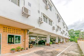 OYO 1161 Sathorn Mansion