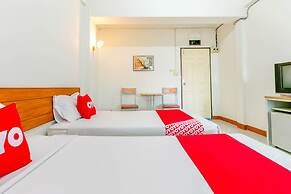 OYO 1161 Sathorn Mansion