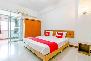 OYO 1161 Sathorn Mansion