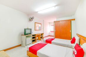 OYO 1161 Sathorn Mansion