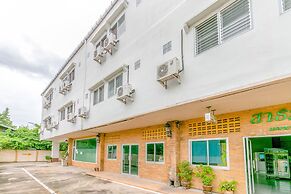 OYO 1161 Sathorn Mansion