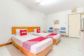 OYO 1161 Sathorn Mansion