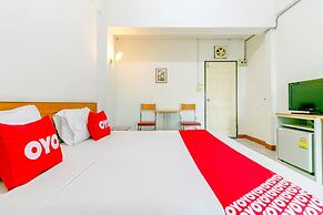 OYO 1161 Sathorn Mansion