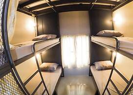 Urban Bed Hostel - Adults Only