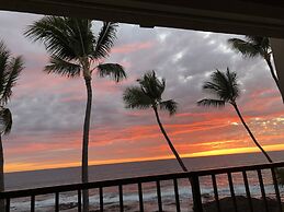Kona Bali Kai 317 - Oceanfront 2 Bedroom Condo by RedAwning