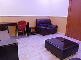 B's Hive Hotel & Suites