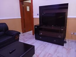 B's Hive Hotel & Suites