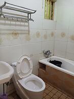 B's Hive Hotel & Suites