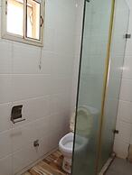 B's Hive Hotel & Suites