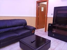 B's Hive Hotel & Suites