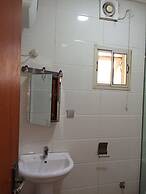 B's Hive Hotel & Suites