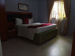 B's Hive Hotel & Suites