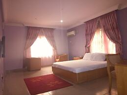 Junbic Apartment and Suites