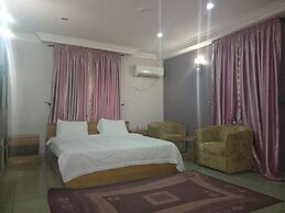 Junbic Apartment and Suites