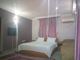 Junbic Apartment and Suites
