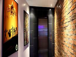 Rock & Roll Hotel