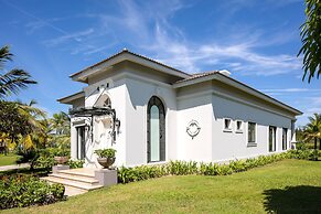 Melia Vinpearl Cua Sot Beach Resort