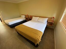 Country Roads Motor Inn Gayndah Qld