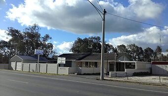 Donald Riverside Motel