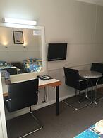 Donald Riverside Motel