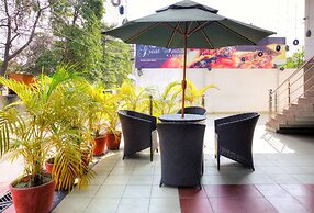 Treebo Shivam Inn Near Singapore Mall