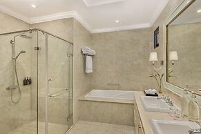 Melia Vinpearl Cua Hoi Beach Resort