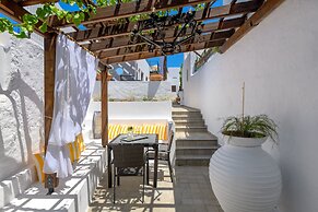 Maris Lindos, Suites and Apartments