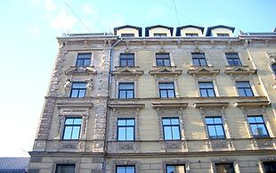 Sunny Grand Apartment By Old Town