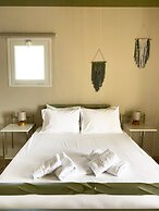 Agnadi Syros Beachfront Studios & Rooms