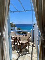 Agnadi Syros Beachfront Studios & Rooms