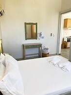 Agnadi Syros Beachfront Studios & Rooms