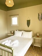Agnadi Syros Beachfront Studios & Rooms