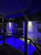 Dolphin Apart & Hotel