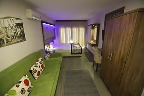 Dolphin Apart & Hotel