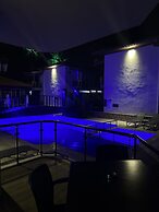 Dolphin Apart & Hotel