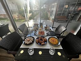 Dolphin Apart & Hotel