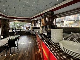 Dolphin Apart & Hotel