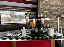 Dolphin Apart & Hotel