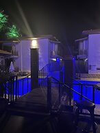 Dolphin Apart & Hotel