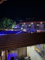 Dolphin Apart & Hotel