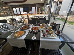 Dolphin Apart & Hotel