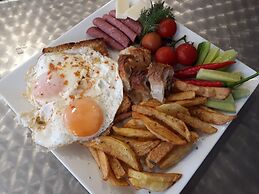 Dolphin Apart & Hotel