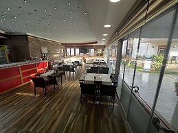 Dolphin Apart & Hotel