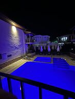 Dolphin Apart & Hotel