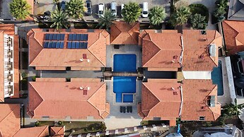 Dolphin Apart & Hotel