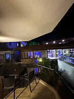 Dolphin Apart & Hotel