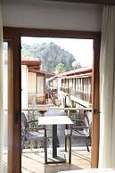 Dolphin Apart & Hotel