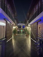 Dolphin Apart & Hotel